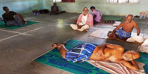 நெல்லை:  ஒரே இடத்தில் தங்க வைக்கப்பட்டு கவனிக்கப்படும் 100-க்கும் மேற்பட்ட ஆதரவற்றவர்கள்!