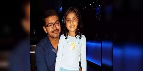 விஜயுடன் ‘தெறி’ பேபி - மகளின் படத்தைப் பகிர்ந்த மீனா 