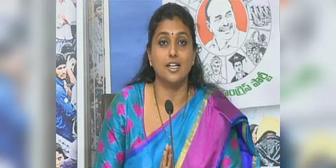 சினிமா பாணியில் மலர்தூவி ரோஜாவுக்கு வரவேற்பு அளித்த மக்கள் - சர்ச்சையில் சிக்கிய வீடியோ  