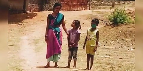 கொரோனா வதந்தியால் தள்ளி வைக்கப்பட்ட குடும்பம் - குடிநீர் இல்லாமல் தவிக்கும் குழந்தைகள்
