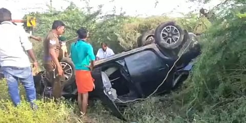 நெல்லையில் விபத்து : கர்ப்பிணி  உட்பட 3 பேர் பலி -  வயிற்றில் இருந்த சிசுவும் உயிரிழப்பு