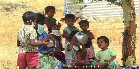 ஊருக்கு போக வழியில்ல.. பசிக்கு உணவு இல்ல.. மதுரையில் தவிக்கும் தொழிலாளர்களின் அவலநிலை