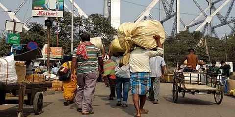 வெளிமாநில தொழிலாளர்கள் ஊருக்குச் செல்ல நடவடிக்கை: இணையப்பக்கம் தொடங்கும் தமிழக அரசு!