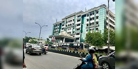 சென்னை: கேஎம்சி, ஸ்டான்லி மருத்துவமனைகளில் கொரோனா வார்டுகள் நிரம்பின