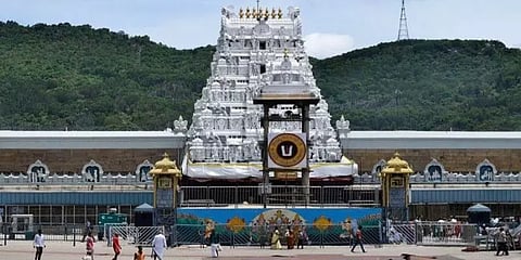 திருப்பதி கோயிலில் 1300 ஒப்பந்தத் தொழிலாளர்கள் பணிநீக்கம் 