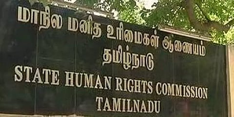 போலீஸார் கால்களில் மகனுக்காக விழுந்த தாய் உயிரிழப்பு - மனித உரிமை ஆணையம் நோட்டீஸ் !