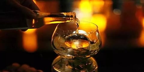 மது விற்பனையால் தமிழக அரசுக்கு கிடைக்கும் வருவாய் எவ்வளவு ?