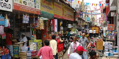தமிழகத்தில் 34 வகையான கடைகளுக்கு அனுமதி :  வெளியானது பட்டியல் விவரம்