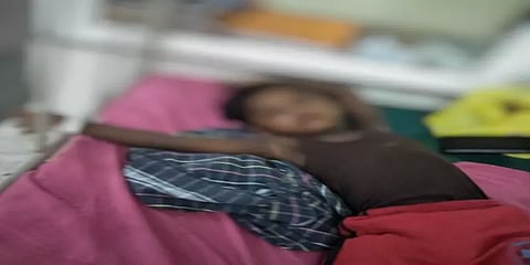 நடமாடும் வாகனத்தில் கேக் வாங்கி சாப்பிட்ட 18 குழந்தைகளுக்கு வாந்தி, மயக்கம்!