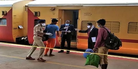புலம்பெயர்ந்தவர்கள் செல்வதற்கு 10 நாள்களுக்கு 2600 சிறப்பு ரயில்கள் - இந்திய ரயில்வே