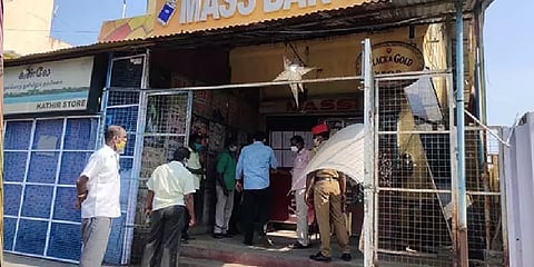 புதுச்சேரியில் திறக்கப்பட்ட மதுபானக் கடைகள்!!