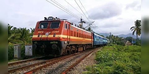 தமிழகத்தில் ஜூன் 1 முதல் 4 சிறப்பு ரயில்களை இயக்க ரயில்வே வாரியம் ஒப்புதல்