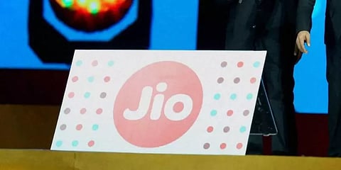 ஜியோ பங்குகள் ரூ.5,683 கோடிக்கு விற்பனை : அபுதாபி நிறுவனம் முதலீடு