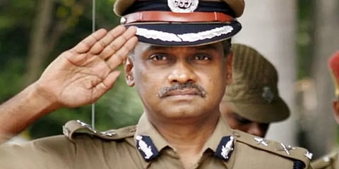 கொரோனாவால் பாதிக்கப்பட்ட இன்ஸ்பெக்டருக்கு சொந்த செலவில் உதவிய சென்னை கமிஷ்னர் !