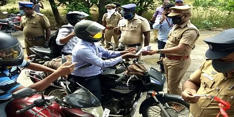 முழு ஊரடங்கு வாகனச் சோதனை:  சிக்கிய ரூ.17 லட்சம் ஹவாலா பணம்