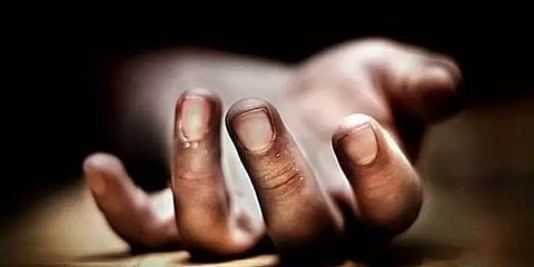 3 மணி நேரத்திற்கும் மேலாக நடுநோட்டில் மழையில் கிடந்த கொரோனா பாதிக்கப்பட்டவரின் உடல்!