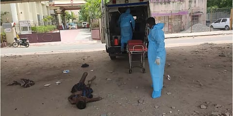 மதுரை : கொரோனா அறிகுறியோடு 2 நாட்கள் சாலையில் கிடந்த முதியவர்..!