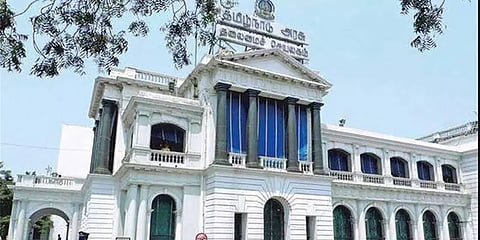 11, 12-ஆம் வகுப்புகளில் பழைய பாடத் திட்டமே தொடரும் - தமிழக அரசு