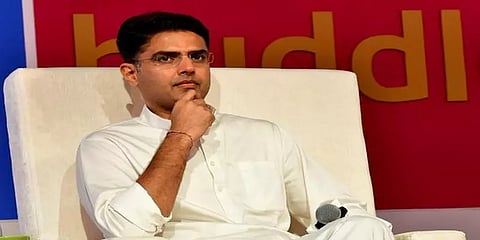 ராஜஸ்தான் காங்கிரஸ் அரசில் குழப்பமா ஆதரவு எம்எல்ஏக்களுடன் டெல்லி சென்ற சச்சின் பைலட்
