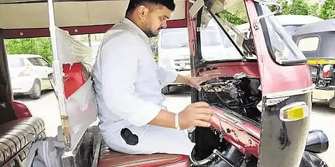 கால்கள் இல்லை ஆனால் நம்பிக்கை உண்டு -   கொரோனா காலத்தில் மனந்தளராத ஆட்டோ ஓட்டுநர்!