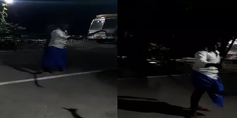 நடுரோட்டில் வீச்சருவாளுடன் மிரட்டல் விடுத்த  நபர் - வைரல் வீடியோ