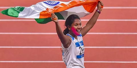 தடகள வீராங்கனை வீட்டில் மரக்கட்டை பதுக்கல்: சோதனை செய்த அதிகாரி பணியிட மாற்றம்
