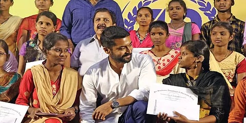 ஏழை மாணவர்களின் ”காப்பான்” சூர்யா!  ரியல் ஹீரோவின் பிரமிக்க வைக்கும் பக்கங்கள்!