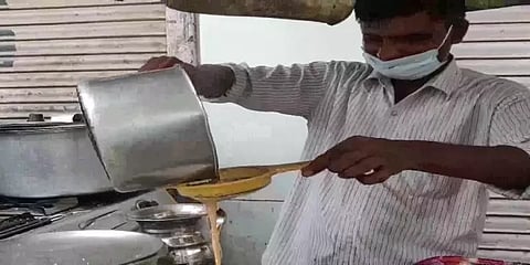 வாங்காத கடனுக்கு ரூ.50 கோடி செலுத்தச் சொன்ன வங்கி: அதிர்ச்சியடைந்த டீக்கடைக்காரர்!