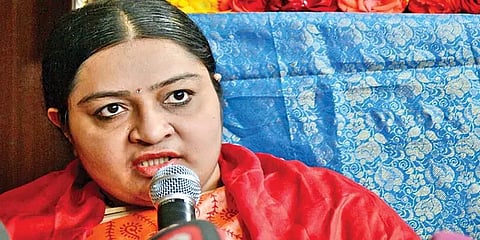68 கோடி ரூபாய் என்று எதன் அடிப்படையில் தமிழக அரசு முடிவு செய்துள்ளது ? ஜெ.தீபா