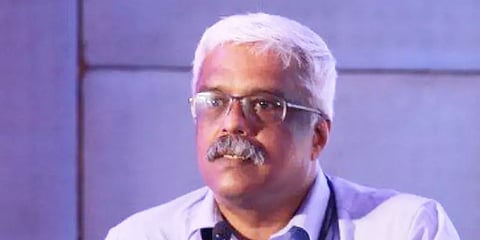 தங்கக் கடத்தல் விவகாரம் : சிவசங்கரனிடம் 6 மணி நேரத்திற்கு மேல் விசாரணை