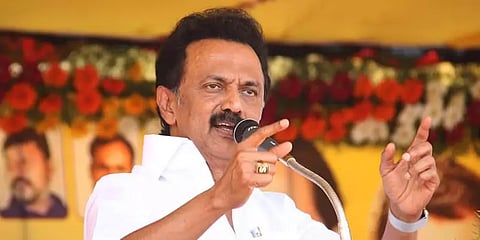 “மும்மொழிக் கொள்கையை அதிமுக அரசு ஏற்கக்கூடாது” - ஸ்டாலின் வலியுறுத்தல்