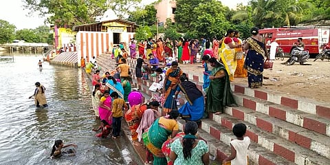 மயிலாடுதுறை: பொது முடக்கத்தையும் மீறி ஆடிப்பெருக்கு கொண்டாட்டம் !