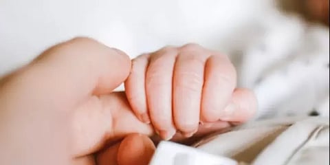 மதுரை : பிறந்து 4 நாட்களான குழந்தை கொரோனாவால் உயிரிழப்பு