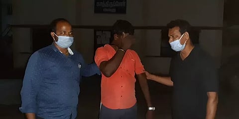 ஆம்பூரில் டன் டன்னாக கடத்தப்படும் ரேஷன் அரிசி -  லாரி ஓட்டுனர் கைது