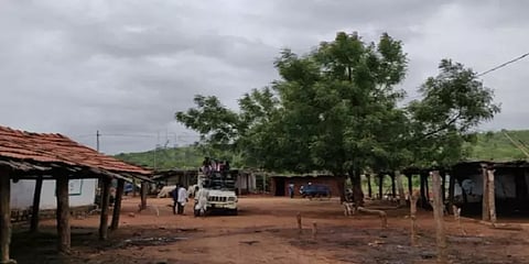 சுய ஊரடங்கை கடைப்பிடிக்கும் பழங்குடிகள்... தெலங்கானாவில் ஒரு  அதிசய நடைமுறை