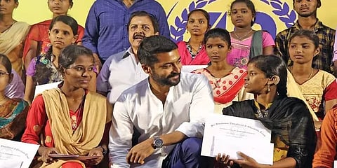 “ஆசிரியர் பற்றாக்குறையை சரிசெய்தால்தான் சமூக இடைவெளி சாத்தியமாகும்”  - நடிகர் சூர்யா