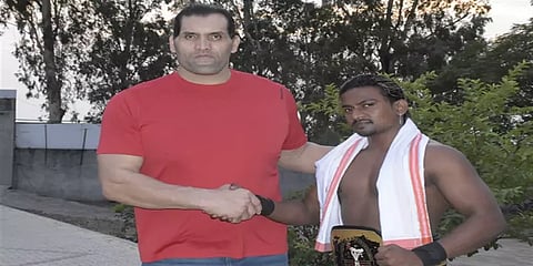 WWE விளையாட்டில் வேட்டியோடு களம் இறங்கி அசத்தி வரும் தமிழர்  