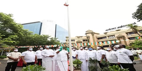அண்ணா அறிவாலயத்தில் தேசியக்கொடி ஏற்றினார் மு.க.ஸ்டாலின்!