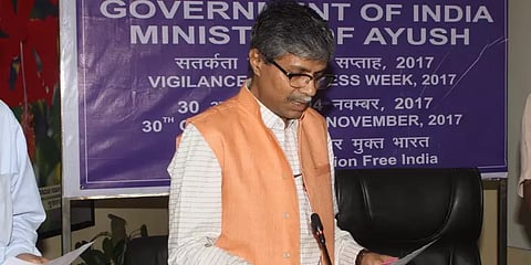 ‘இந்தி தெரியலைன்னா  வெளியேறலாம்’ - தமிழக மருத்துவர்களை கடிந்து பேசிய ஆயுஷ் செயலாளர்!