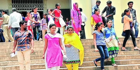 அரசு  கலைக் கல்லூரிகளில் சேர மாணவர்கள் ஆர்வம்...  2 லட்சத்திற்கும் அதிகமானோர்  விண்ணப்பம்