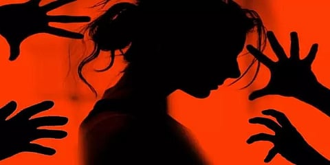ஓடும் பேருந்தில் பெண்ணுக்கு பாலியல் வன்கொடுமை - 45 பயணிகள் இருந்த போது நிகழ்ந்த கொடுமை