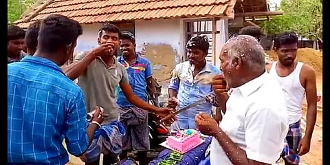 வாளால் கேக் வெட்டி பிறந்தநாள் கொண்டாடுவது குற்றமா? சட்டம் சொல்வது என்ன?