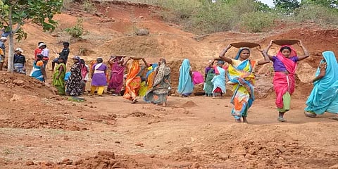 வேலைவாய்ப்பின்மை  8.35 சதவீதமாக உயர்வு - கிராமப்புற வேலைகள் குறைவதால் பாதிப்பு
