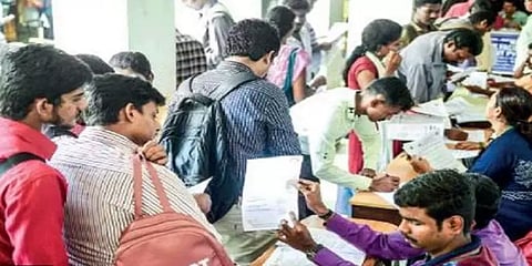 வேலைக்காக காத்திருக்கும் 64.12 லட்சம் பேர்... அரசு  வேலைவாய்ப்பகத்தில் பதிவு