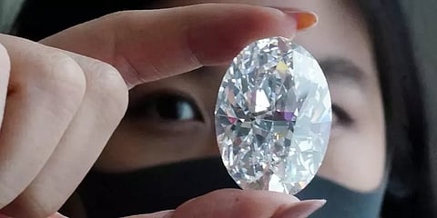 ஏலத்திற்கு விடப்படும் கோழி முட்டை அளவுள்ள வைரக்கல்; ரூ.220 கோடி எதிர்பார்ப்பு.!