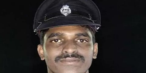 நீட் நுழைவுத் தேர்வுக்கு ஆதாரை கொண்டு வர மறந்த மாணவி ! உடனடியாக உதவிய போலீஸ் !