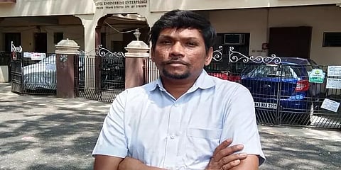 10 ரூபாய் மருத்துவக் கட்டணம்; சித்த  மருத்துவர் வீரபாபுவின் உழைப்பாளி மருத்துவமனை!