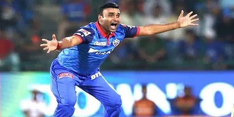 ஐபிஎல் தொடரில் ஹாட்ரிக் விக்கெட்டுகளை வீழ்த்திய வீரர்கள் !