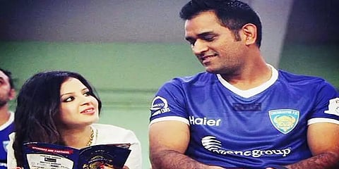 எவ்வளவு அழகானவர்: தோனி குறித்து சாக்‌ஷி!