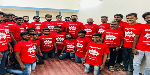 ’’மதுரைக்கு எய்ம்ஸ் வருமா வராதா’’ -  டி-சர்ட் அணிந்து திமுகவினர் நூதன போராட்டம்...!